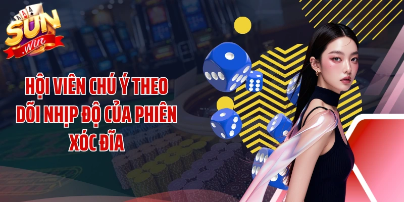 Hội viên chú ý theo dõi nhịp độ của phiên xóc đĩa